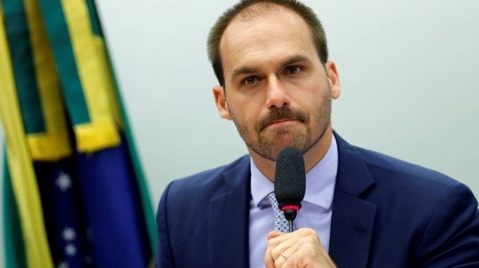 Eduardo Bolsonaro cria curso na plataforma Eduzz pensando em atingir seus eleitores. | Foto: Reprodução/montagem.