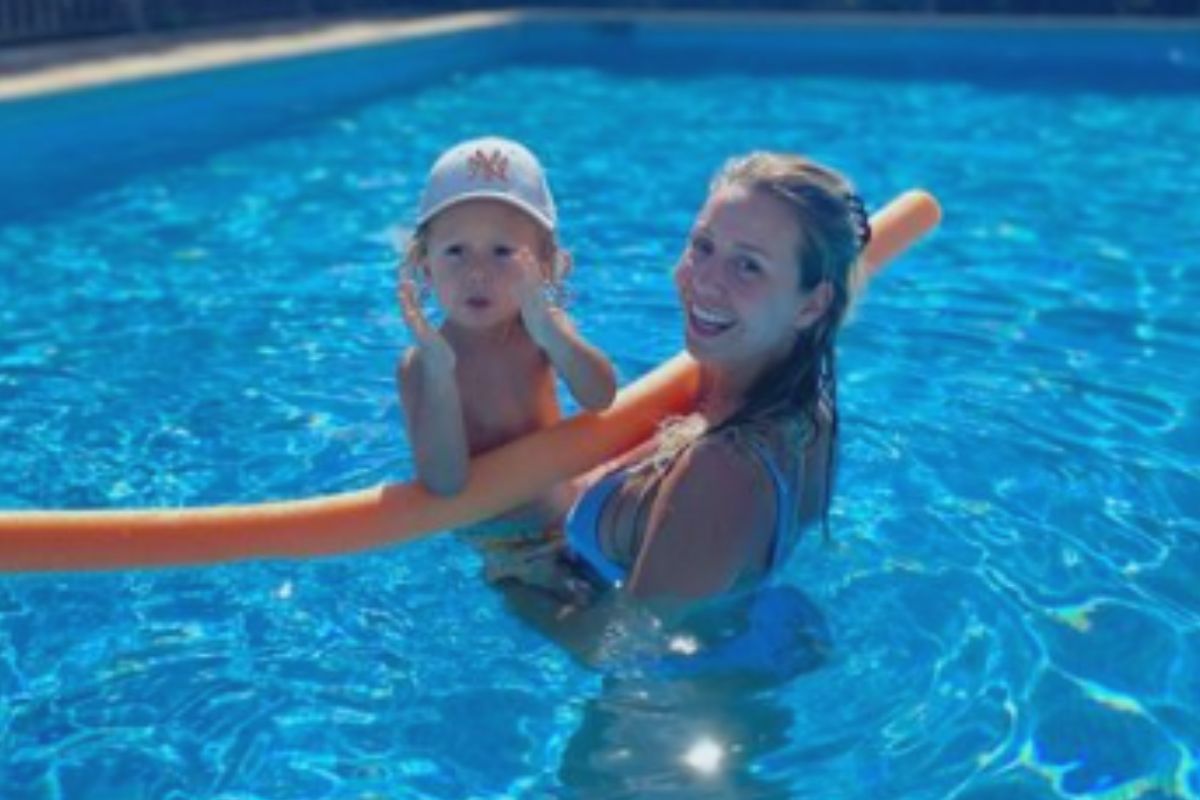 Criança não namora - atriz posta filho de 3 anos beijando na boca Criança não namora - atriz posta filho de 3 anos beijando na boca