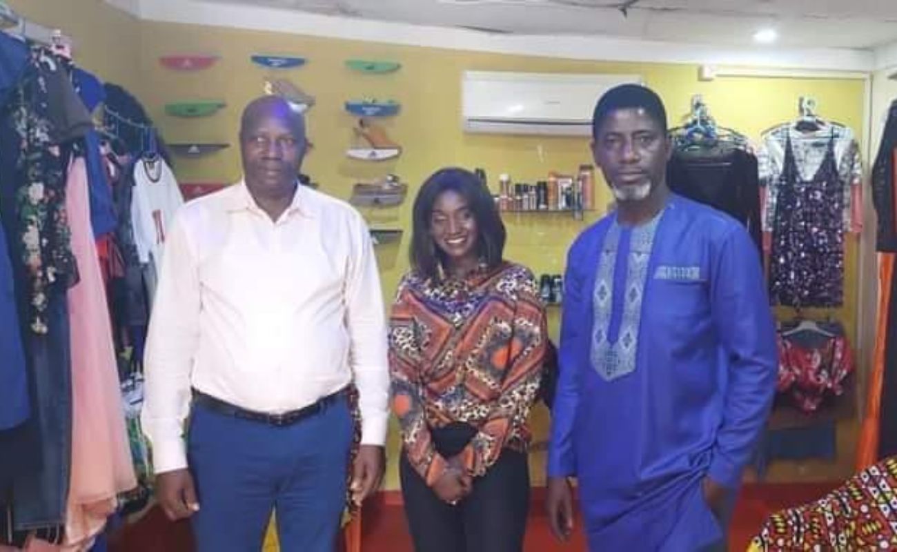 Emprendedora Naiman Cumba Sanhá Injai e o secretário de estado de cultura da Guiné-Bissau Sr. Francelino Cunha